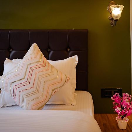 Tripli Hotels Silver Shine Варанасі Екстер'єр фото