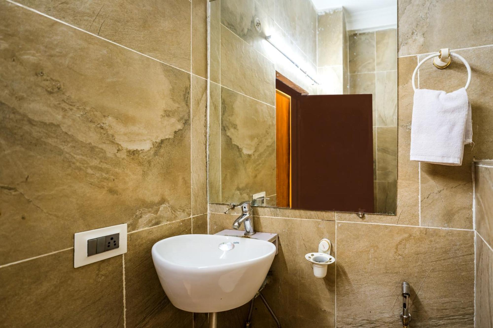 Tripli Hotels Silver Shine Варанасі Екстер'єр фото