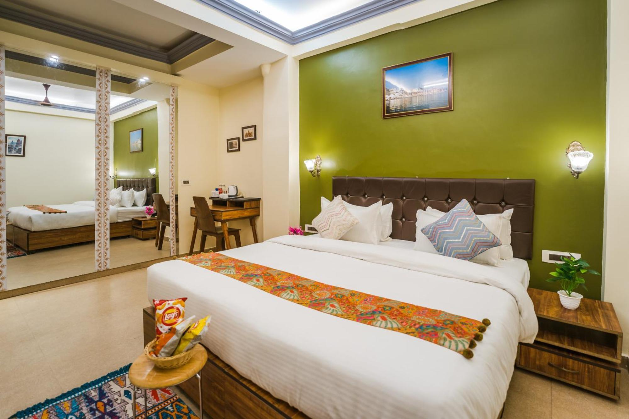 Tripli Hotels Silver Shine Варанасі Екстер'єр фото