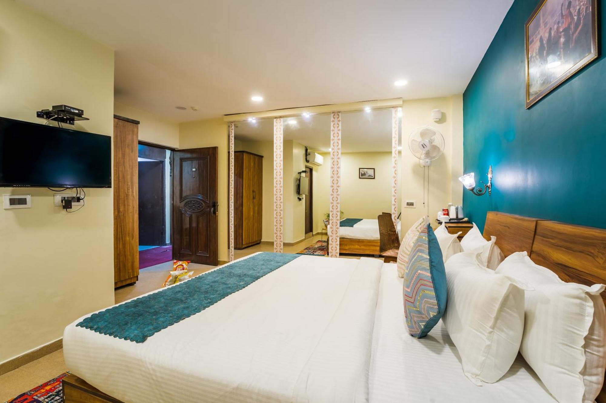 Tripli Hotels Silver Shine Варанасі Екстер'єр фото