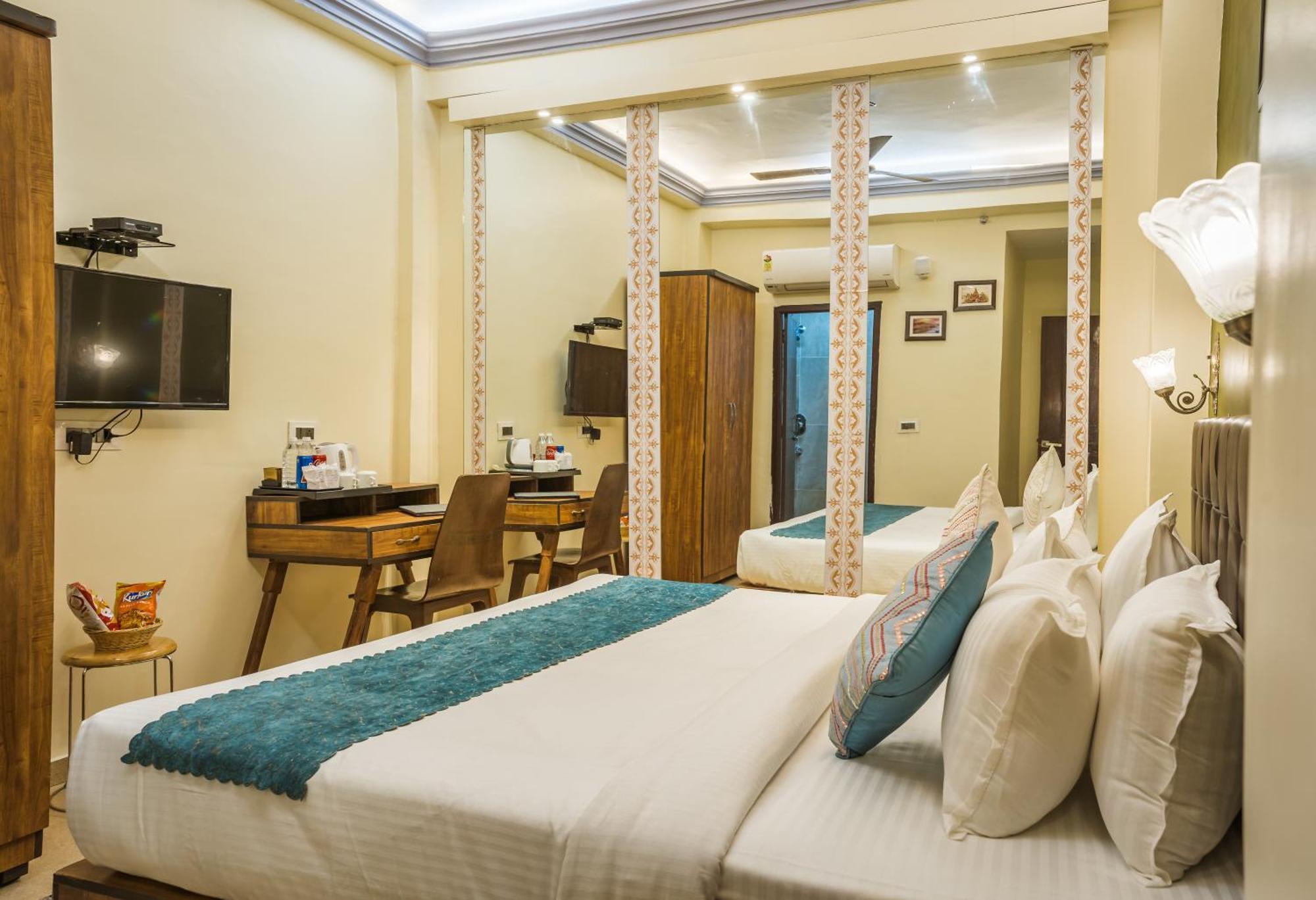 Tripli Hotels Silver Shine Варанасі Екстер'єр фото