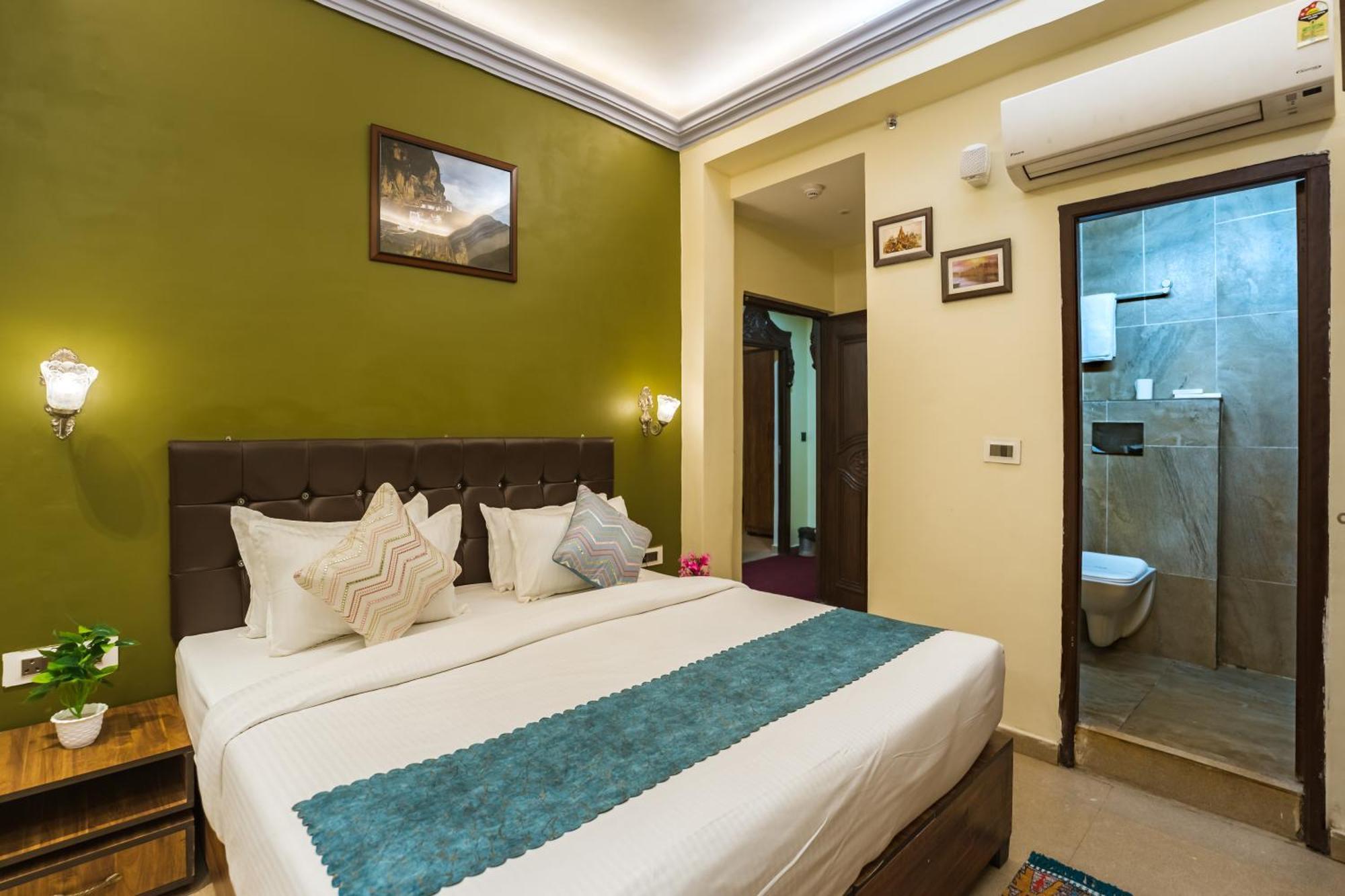 Tripli Hotels Silver Shine Варанасі Екстер'єр фото