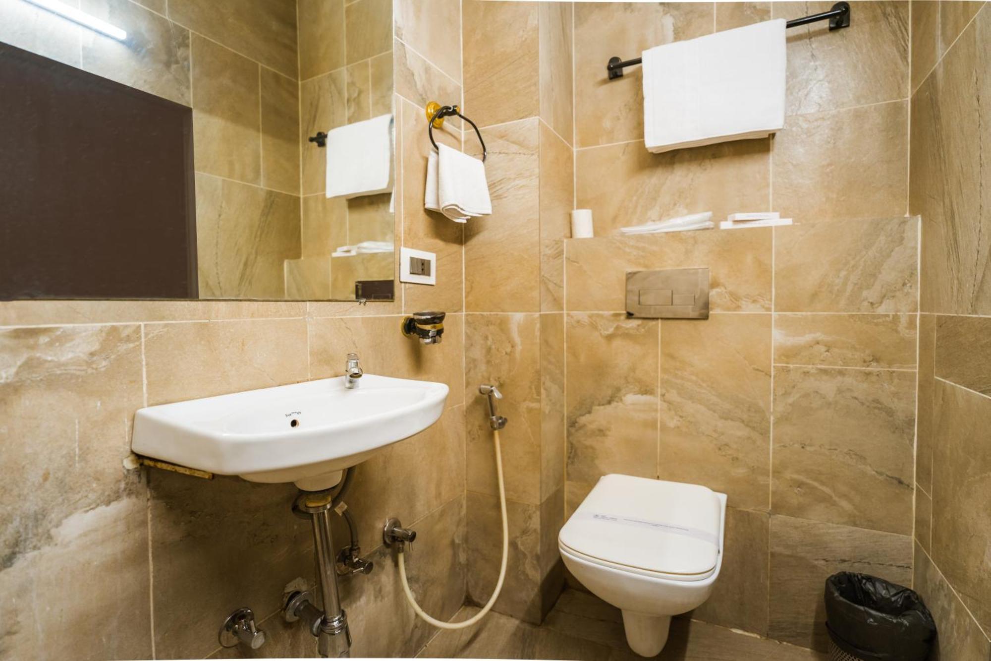 Tripli Hotels Silver Shine Варанасі Екстер'єр фото
