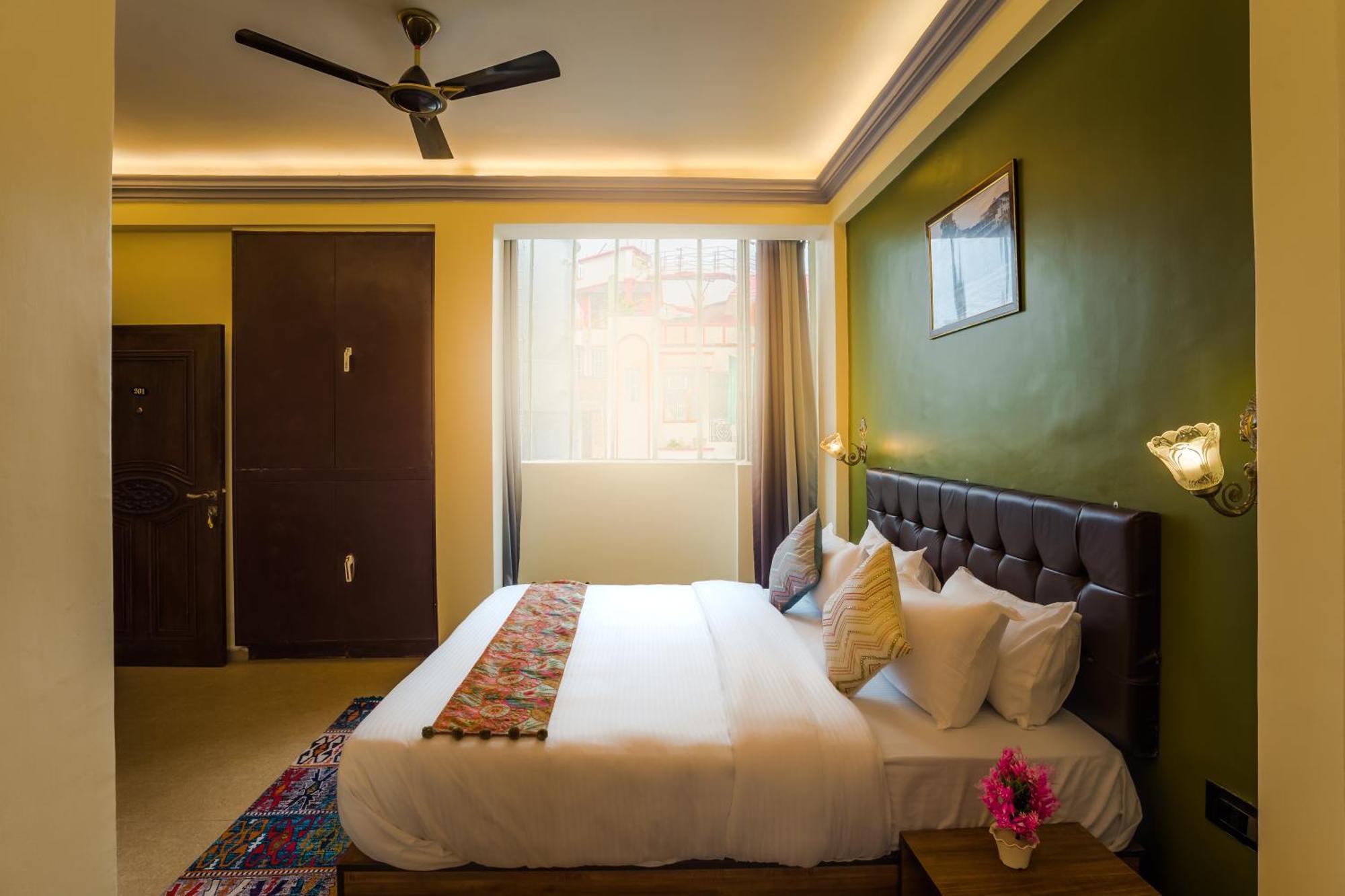 Tripli Hotels Silver Shine Варанасі Екстер'єр фото