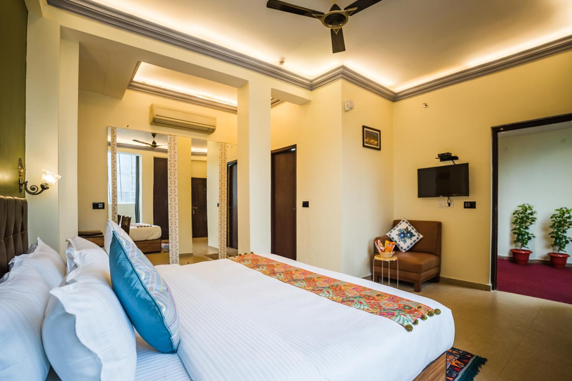 Tripli Hotels Silver Shine Варанасі Екстер'єр фото