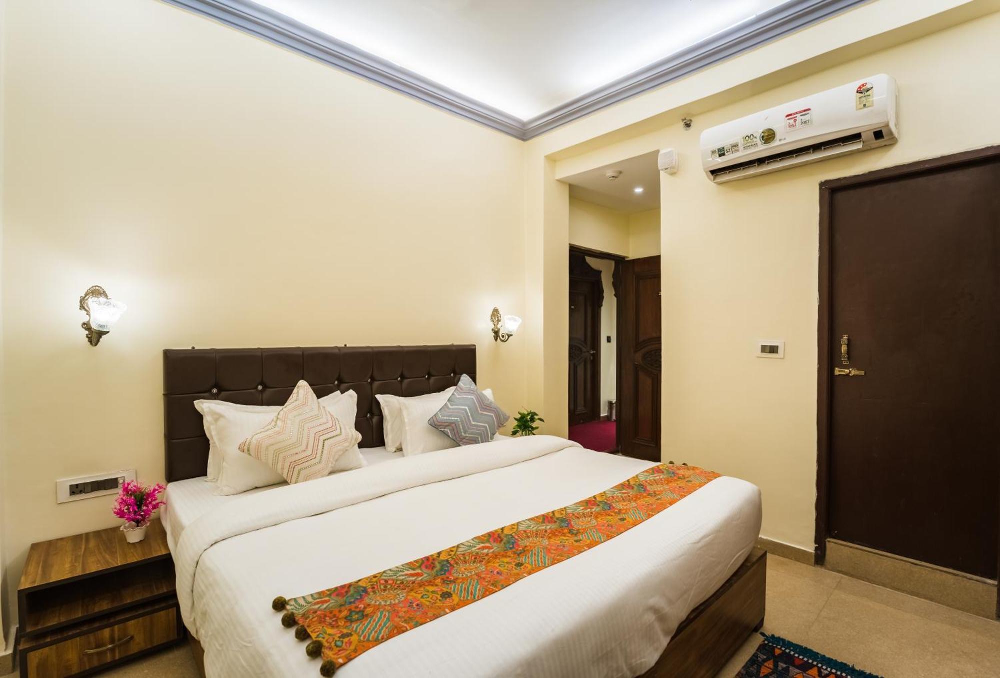Tripli Hotels Silver Shine Варанасі Екстер'єр фото