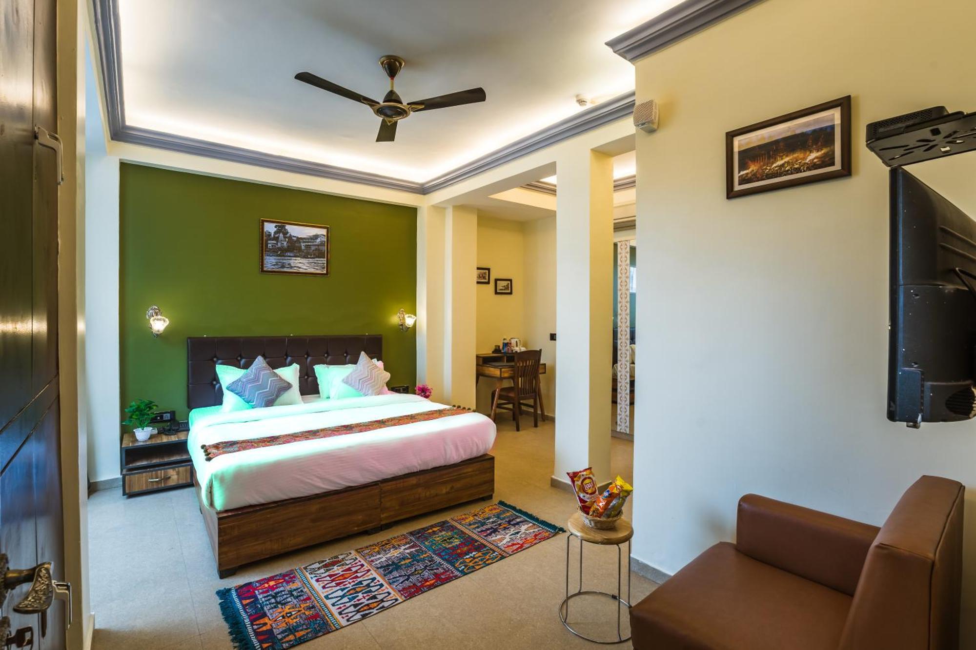 Tripli Hotels Silver Shine Варанасі Екстер'єр фото