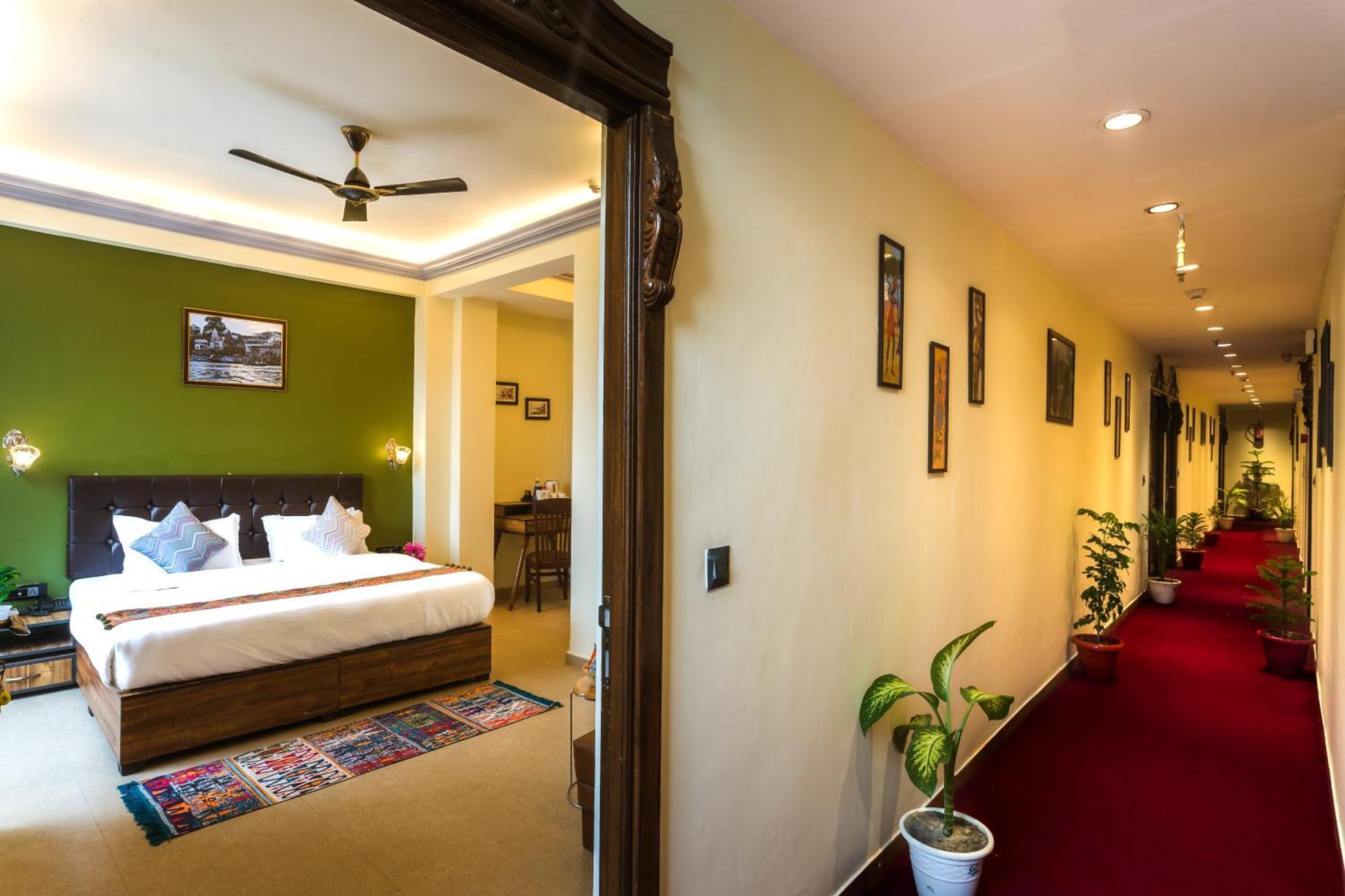 Tripli Hotels Silver Shine Варанасі Екстер'єр фото
