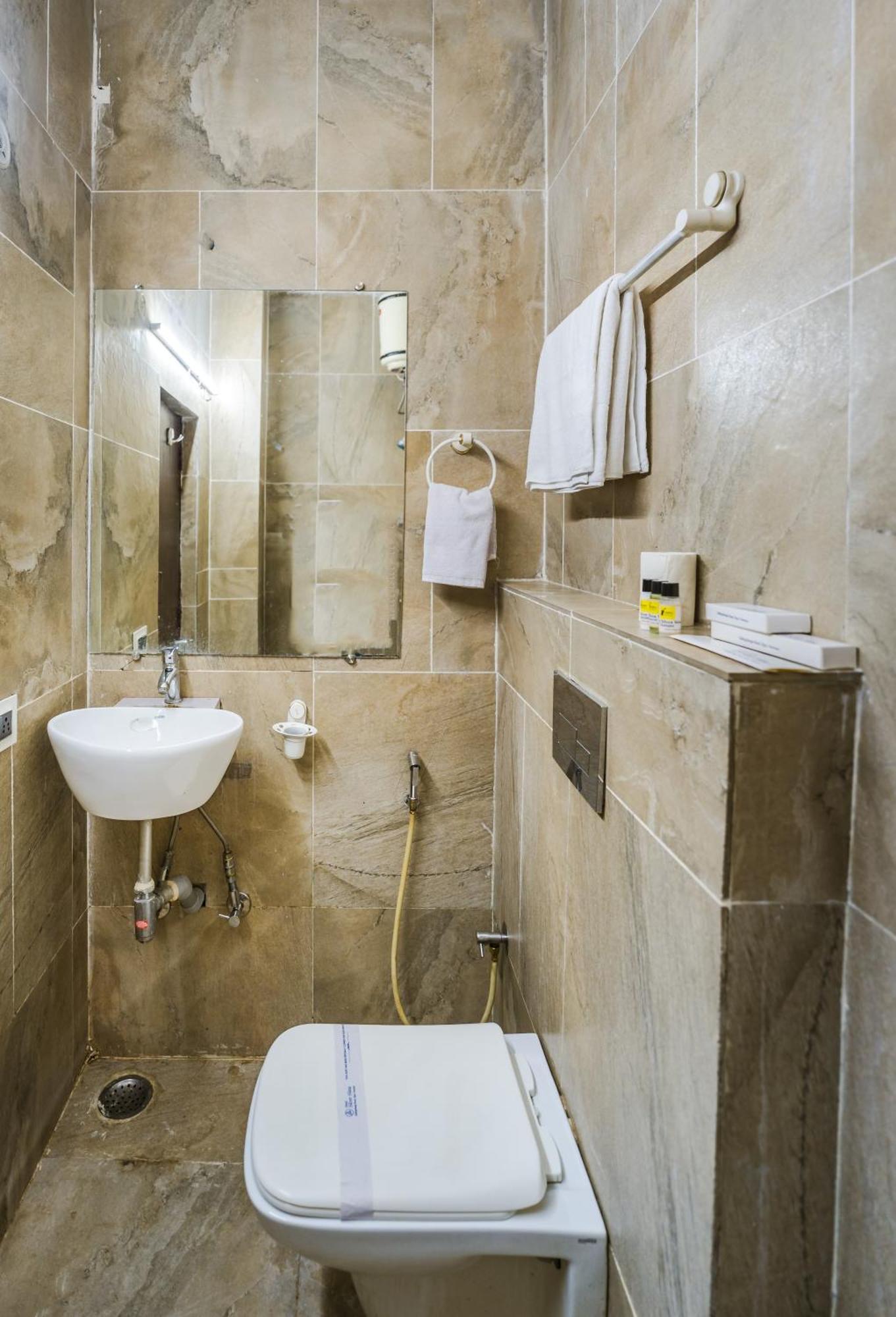 Tripli Hotels Silver Shine Варанасі Екстер'єр фото