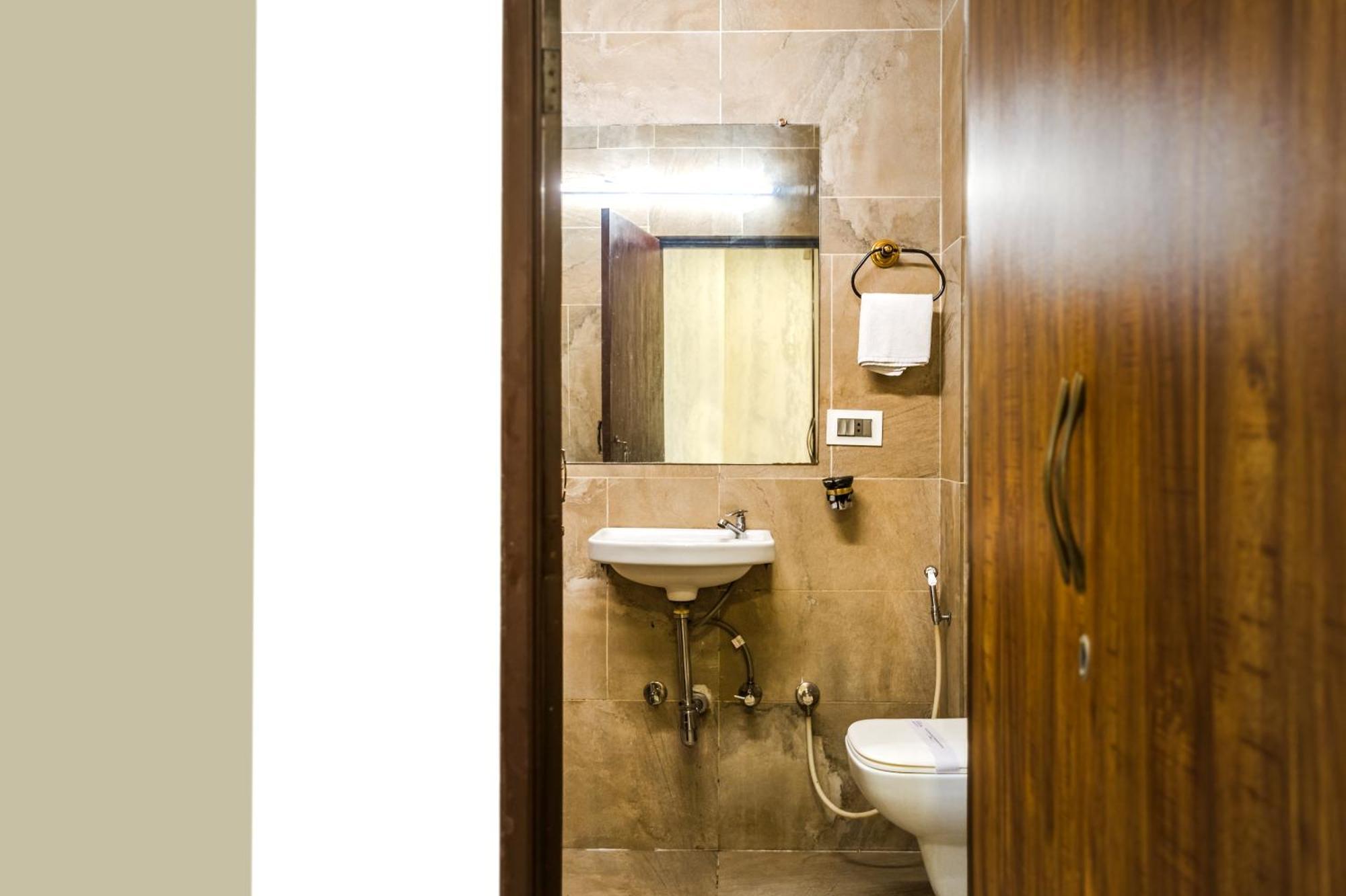 Tripli Hotels Silver Shine Варанасі Екстер'єр фото