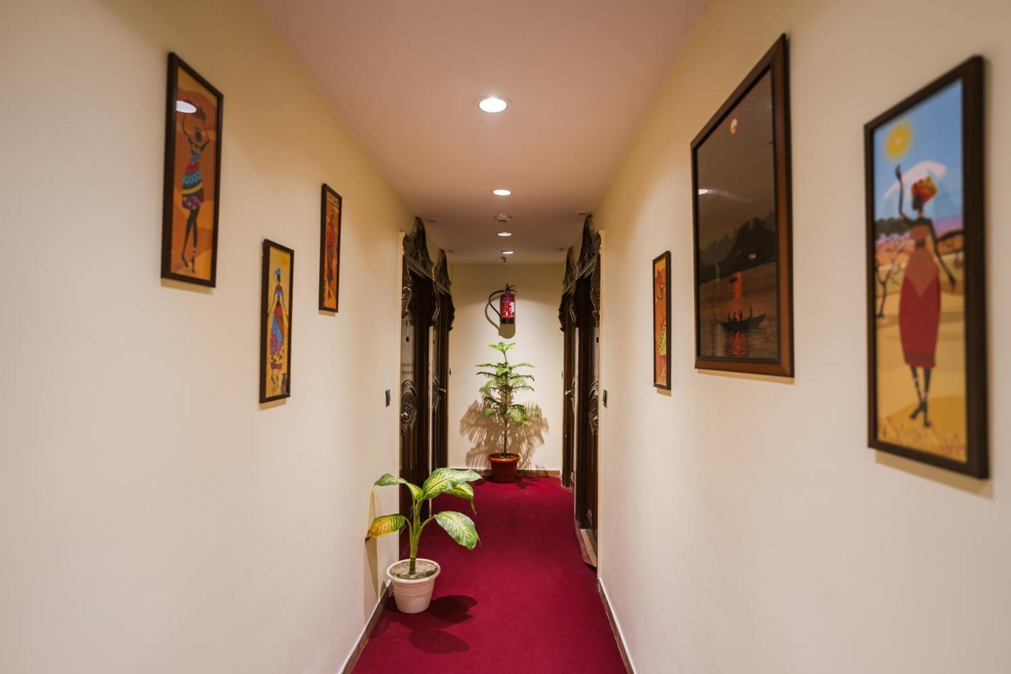 Tripli Hotels Silver Shine Варанасі Екстер'єр фото