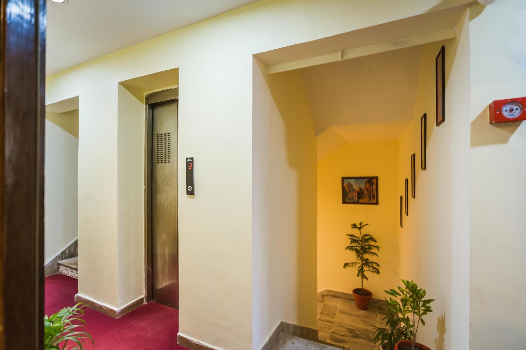 Tripli Hotels Silver Shine Варанасі Екстер'єр фото