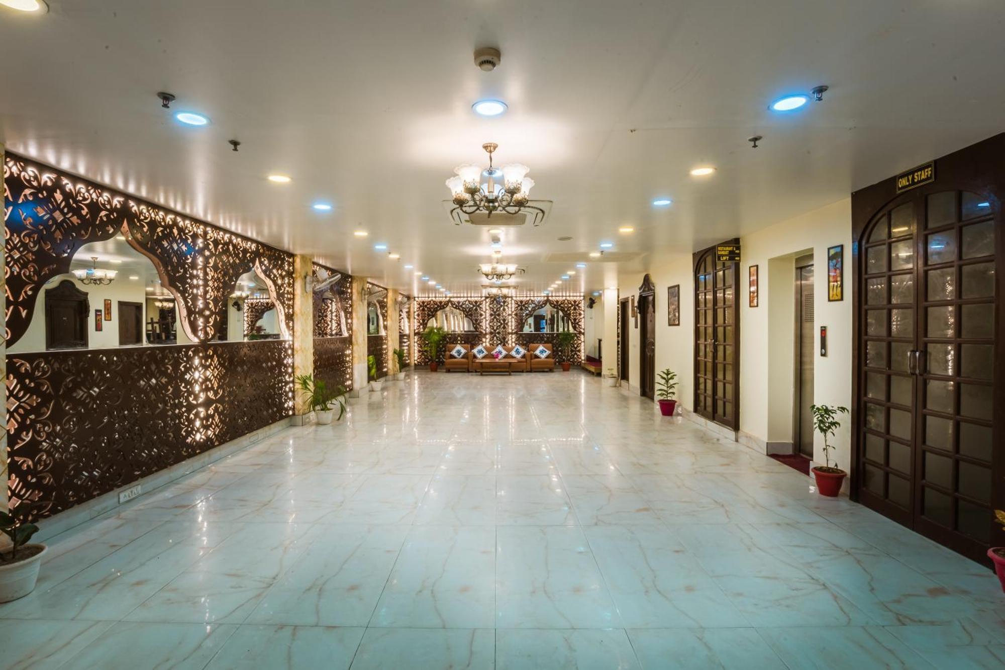 Tripli Hotels Silver Shine Варанасі Екстер'єр фото